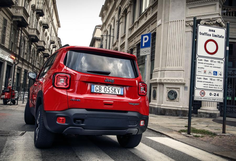  Jeep Renegade Trailhawk 4xe (BU) 2020 года  (EU) (фото 30 из 33)